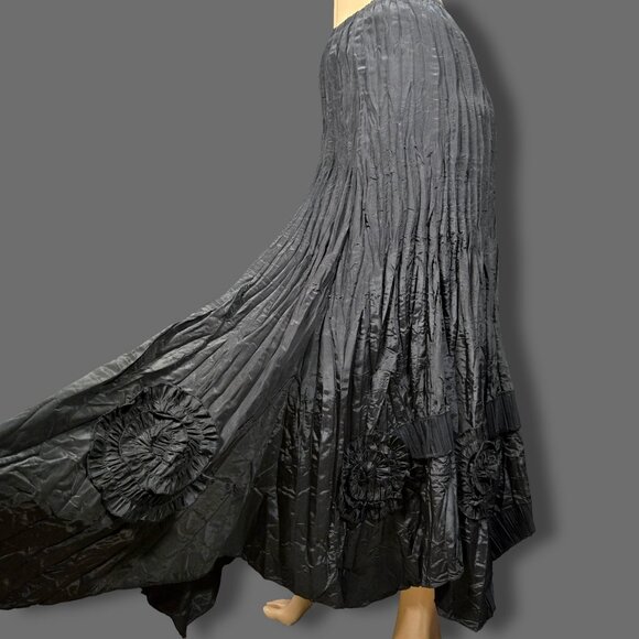 Vintage Black Crinkled shiny Maxi Skirt With Rosettes Size XS Gothic Witchy Vamp - Picture 1 of 10